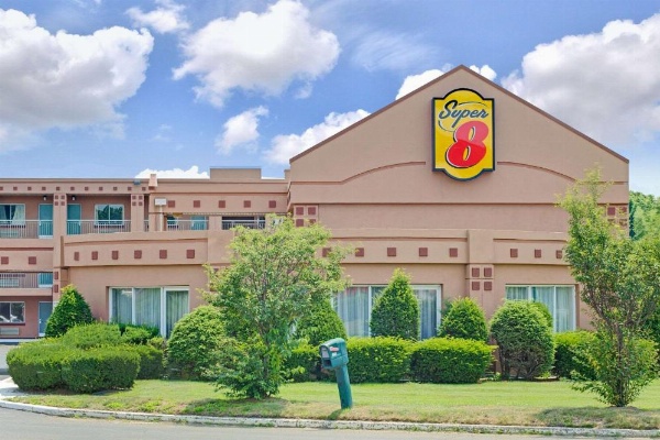 Super 8 by Wyndham Milford/New Haven image 17