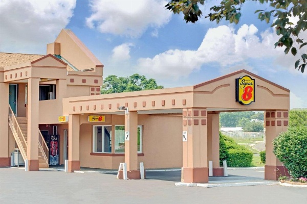 Super 8 by Wyndham Milford/New Haven image 18